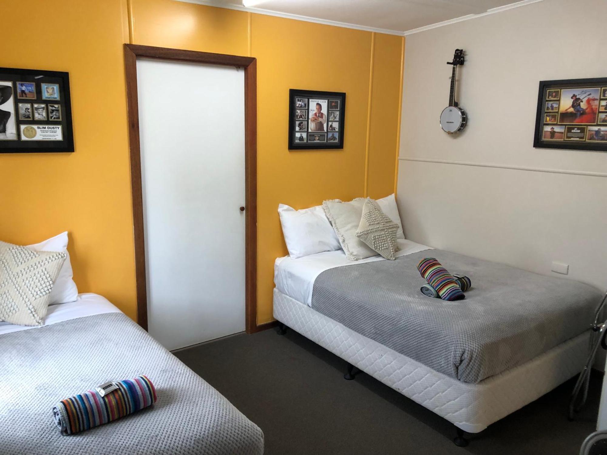 Acacia Motel Chinchilla Exterior photo